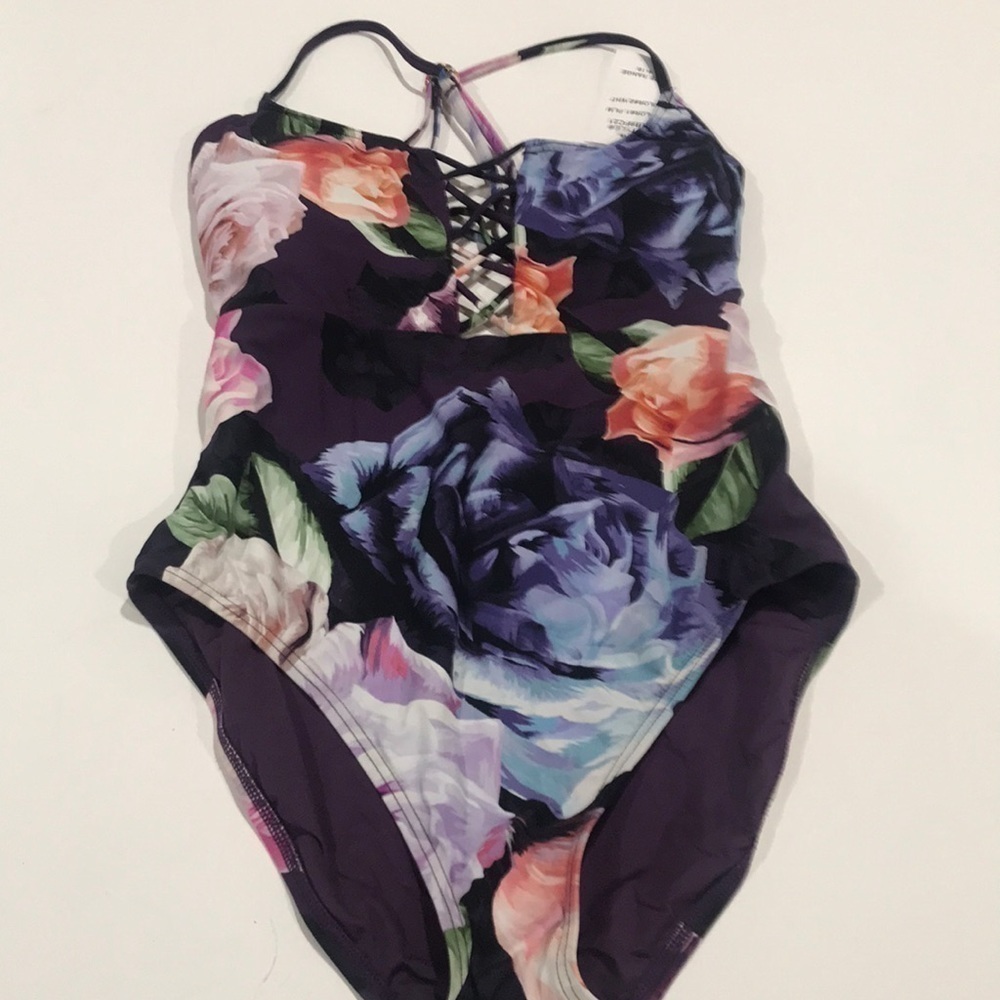 Blanca one piece swimsuit size 6 NWT Discrete tummy control